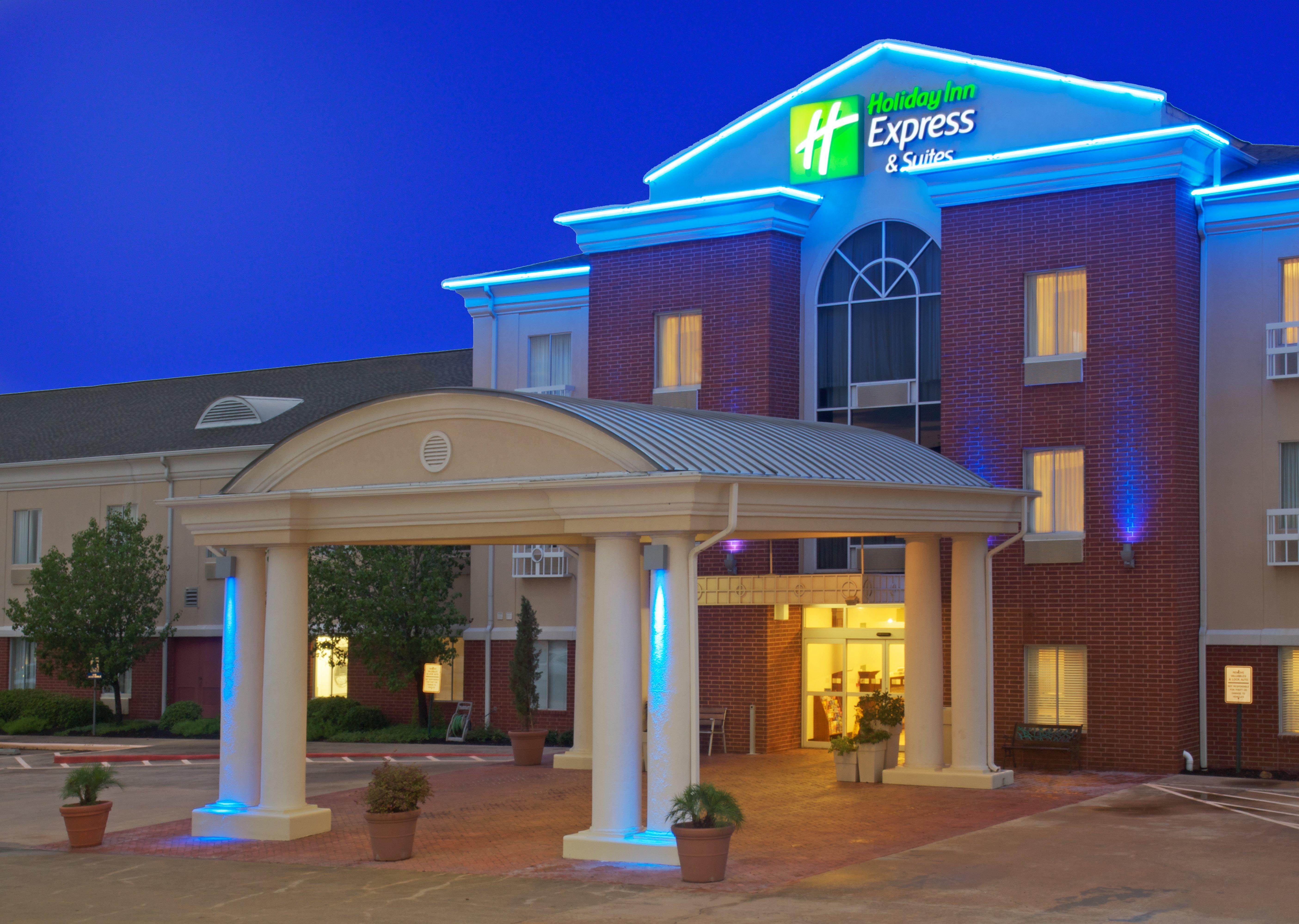Holiday Inn Express Hotel & Suites Livingston Exterior photo