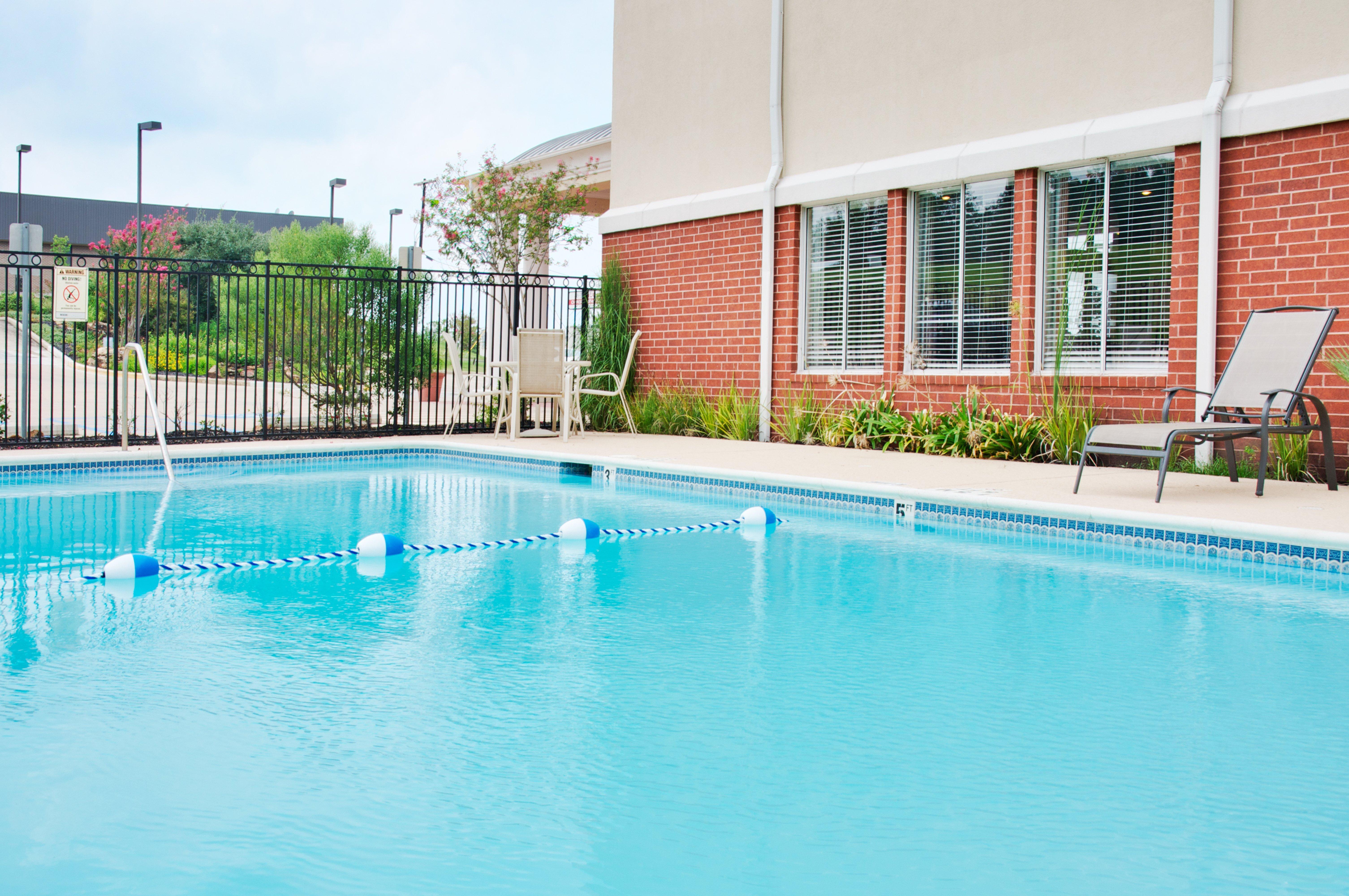 Holiday Inn Express Hotel & Suites Livingston Exterior photo