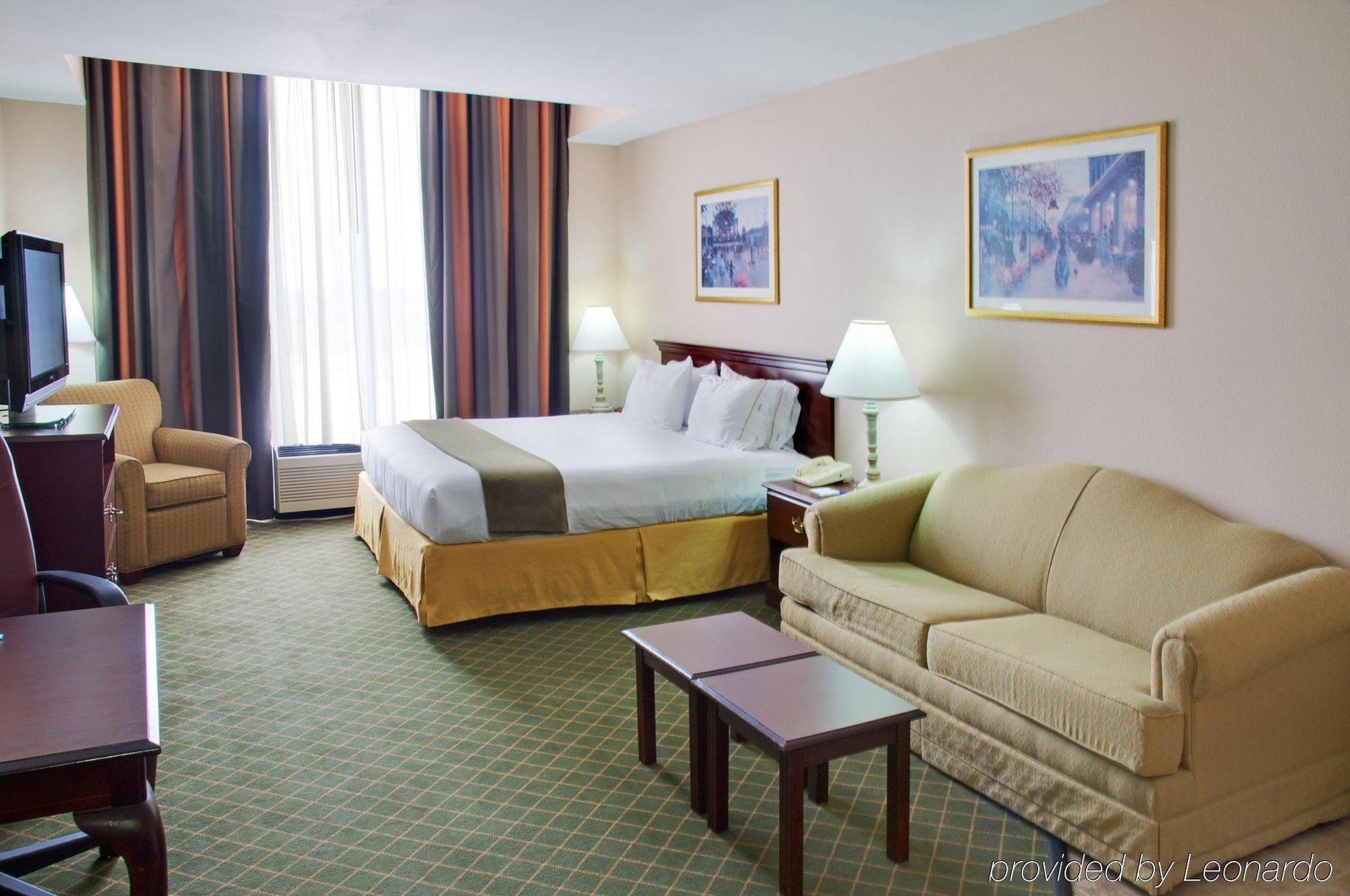 Holiday Inn Express Hotel & Suites Livingston Exterior photo