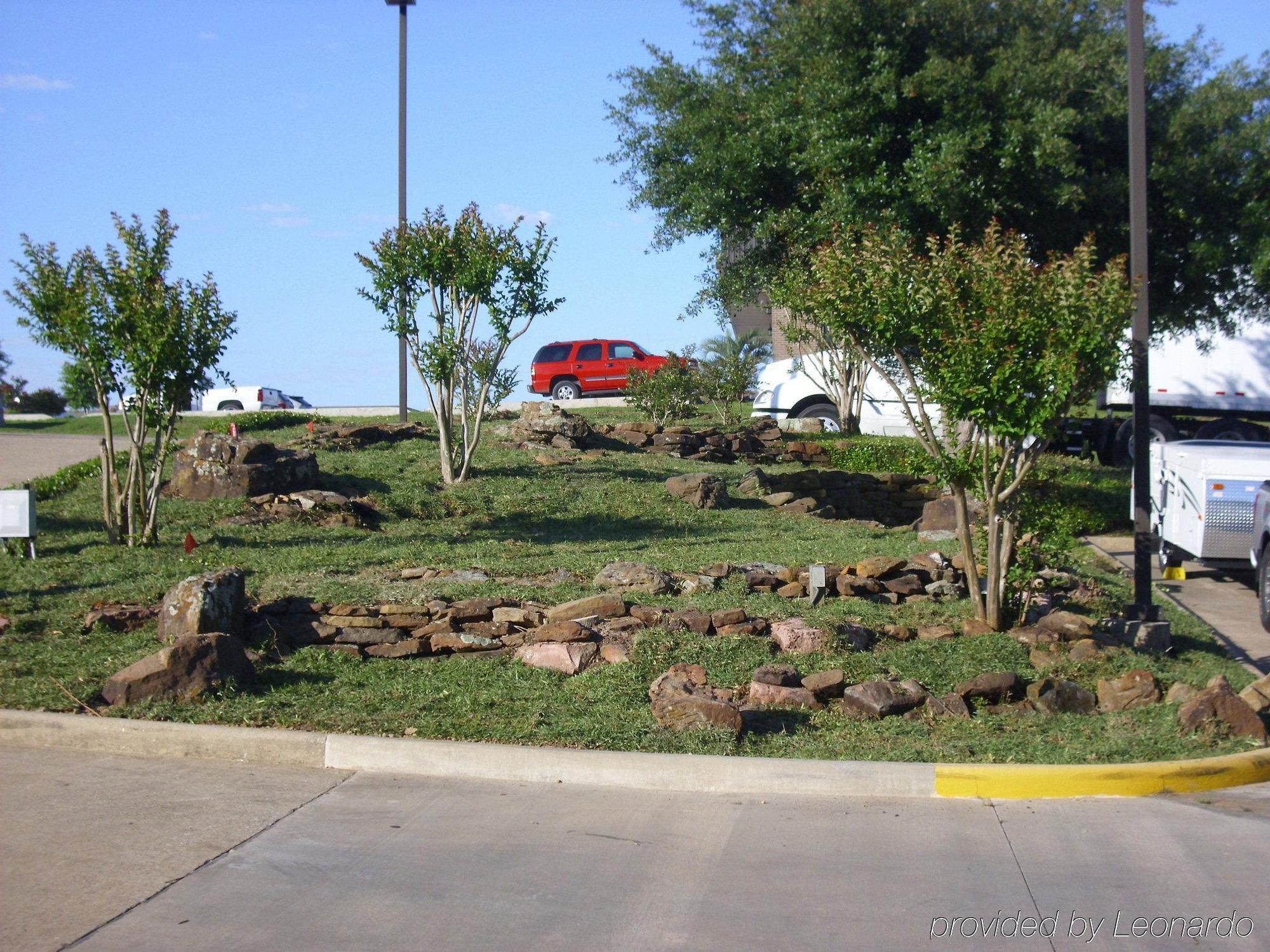 Holiday Inn Express Hotel & Suites Livingston Exterior photo