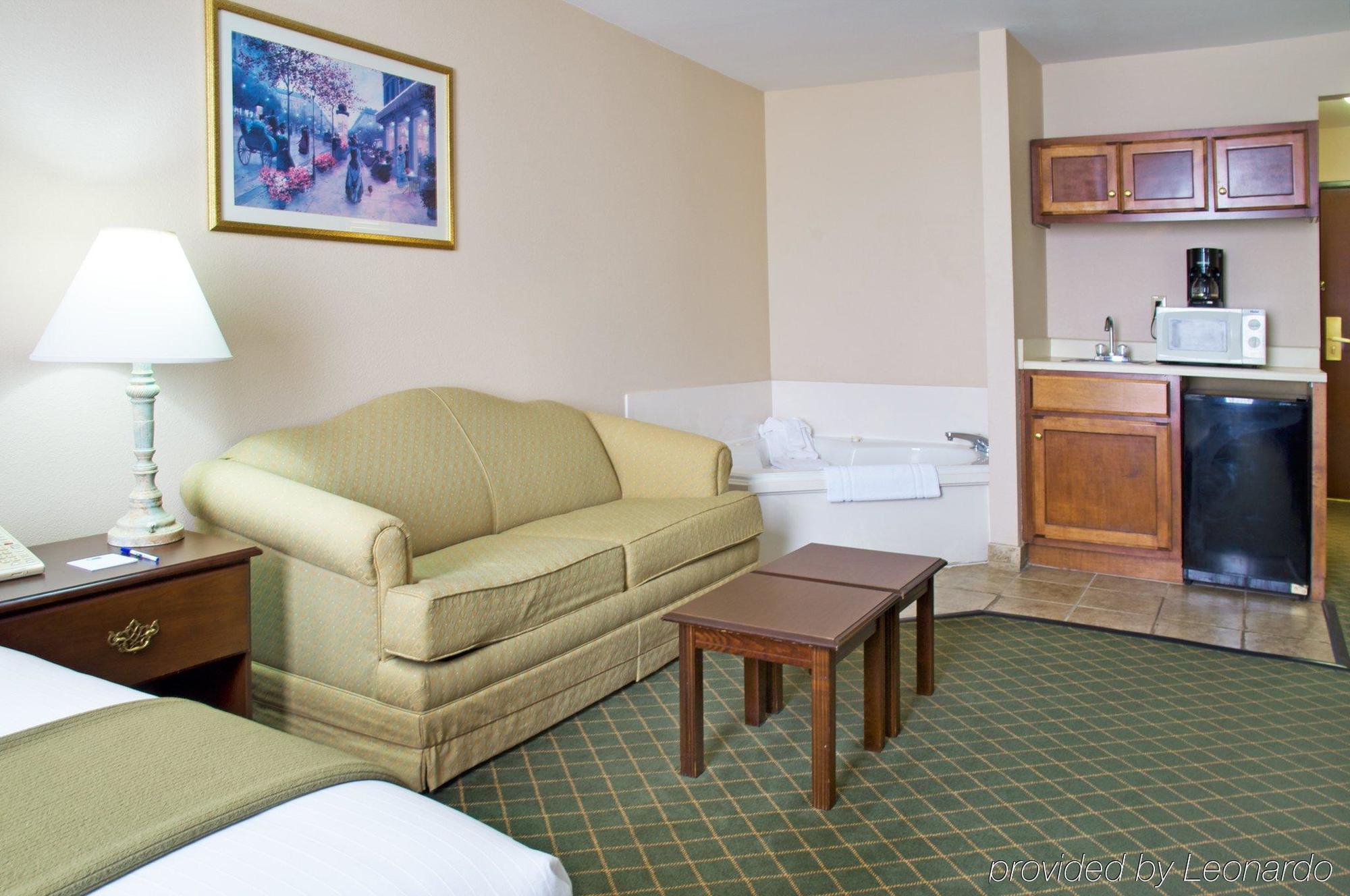 Holiday Inn Express Hotel & Suites Livingston Room photo