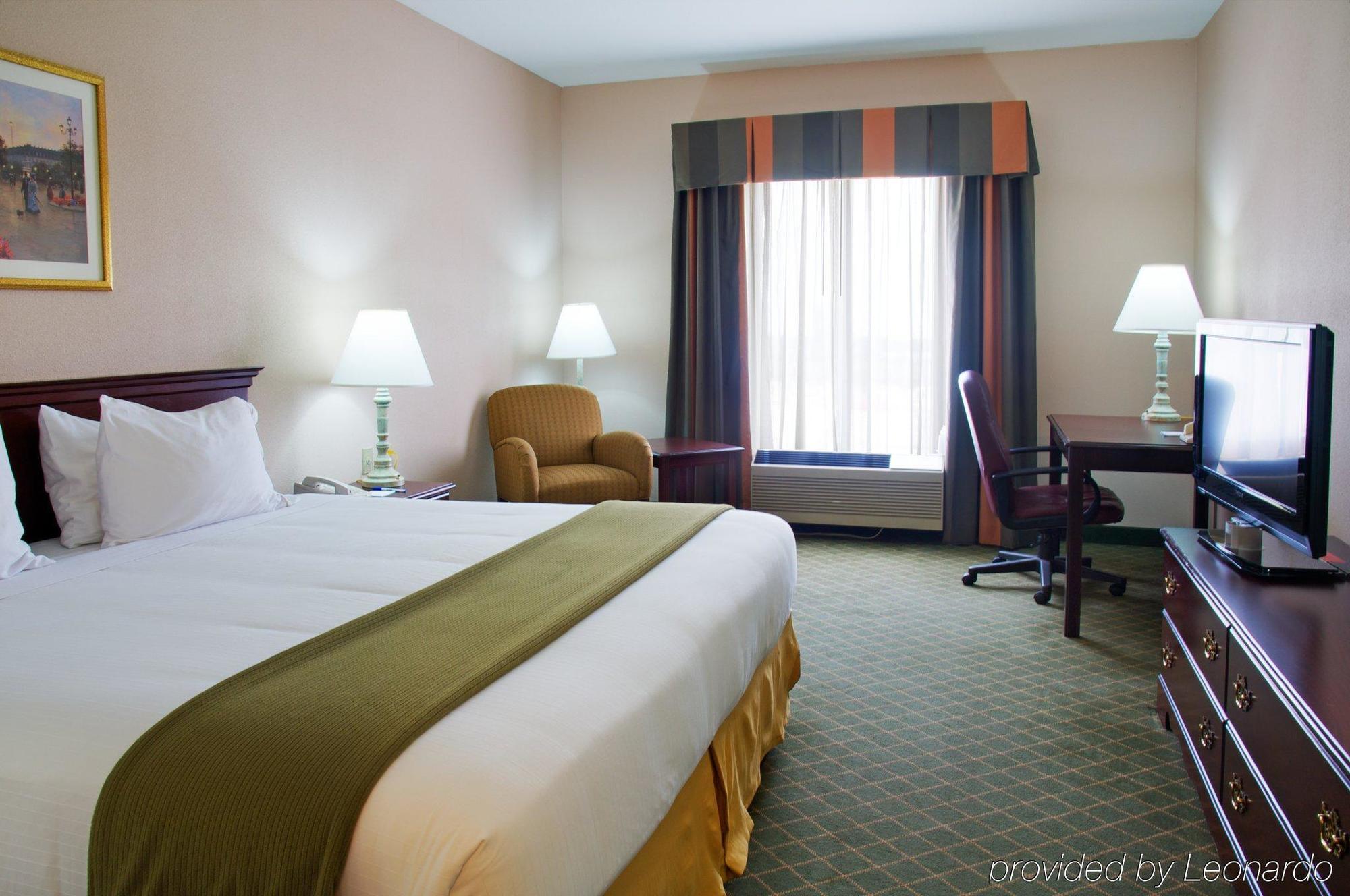 Holiday Inn Express Hotel & Suites Livingston Room photo