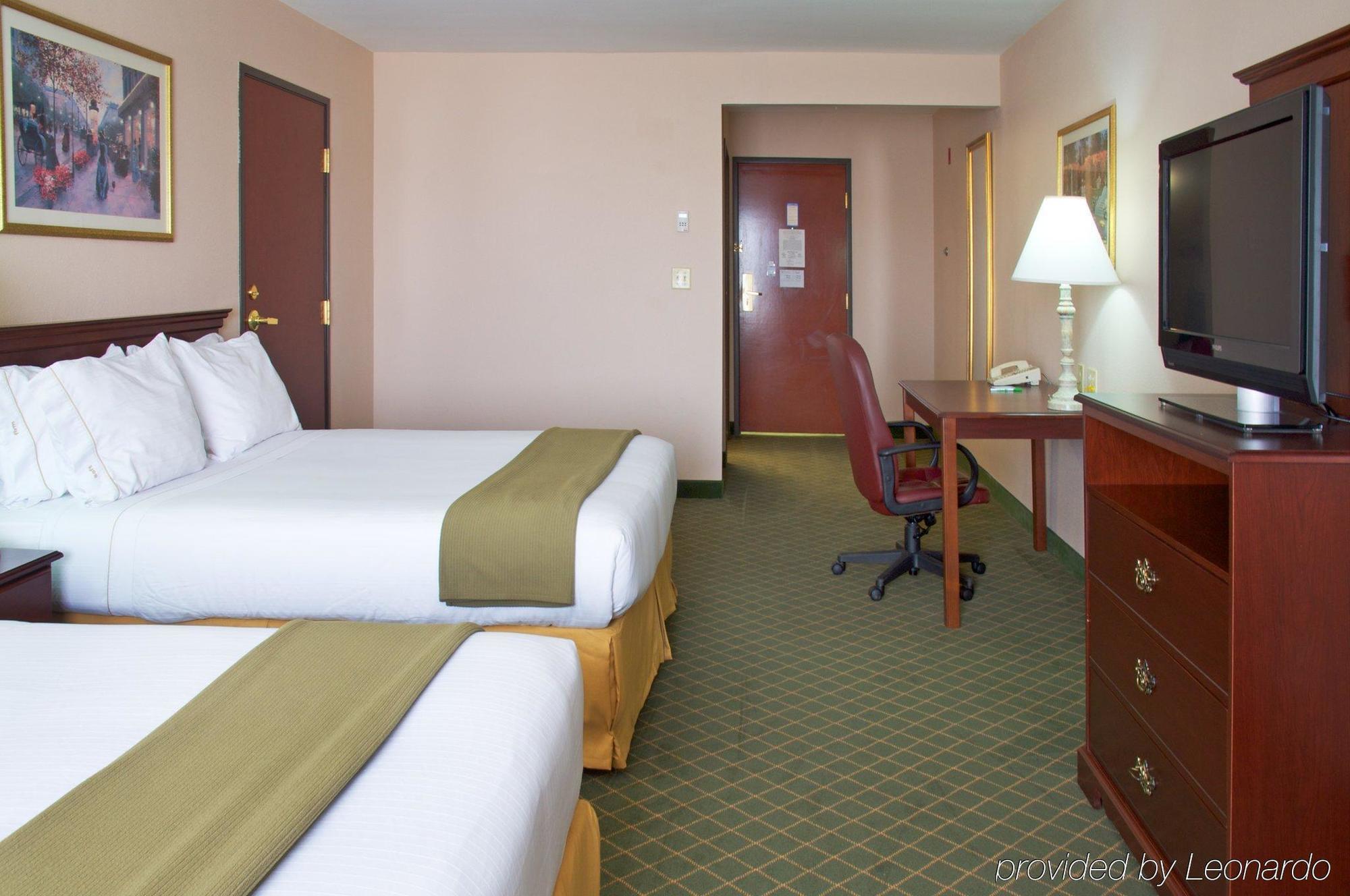 Holiday Inn Express Hotel & Suites Livingston Room photo