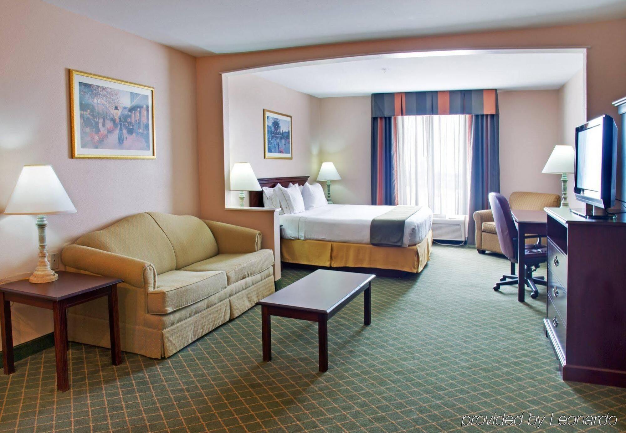 Holiday Inn Express Hotel & Suites Livingston Exterior photo